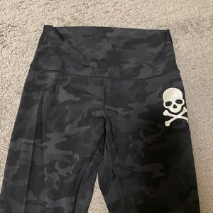 Lululemon x Soulcycle Wunder Under legging in black camo size 8 barely worn